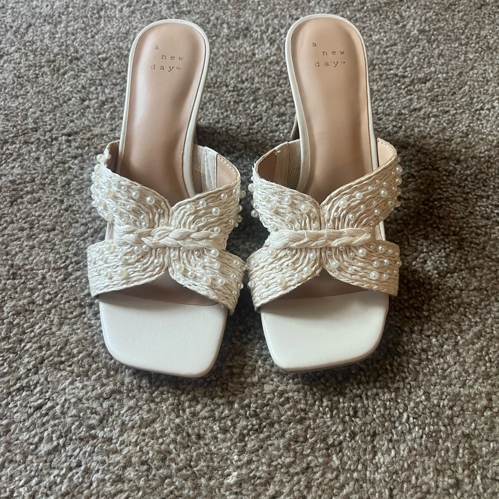 Women’s 3in pearl heels
